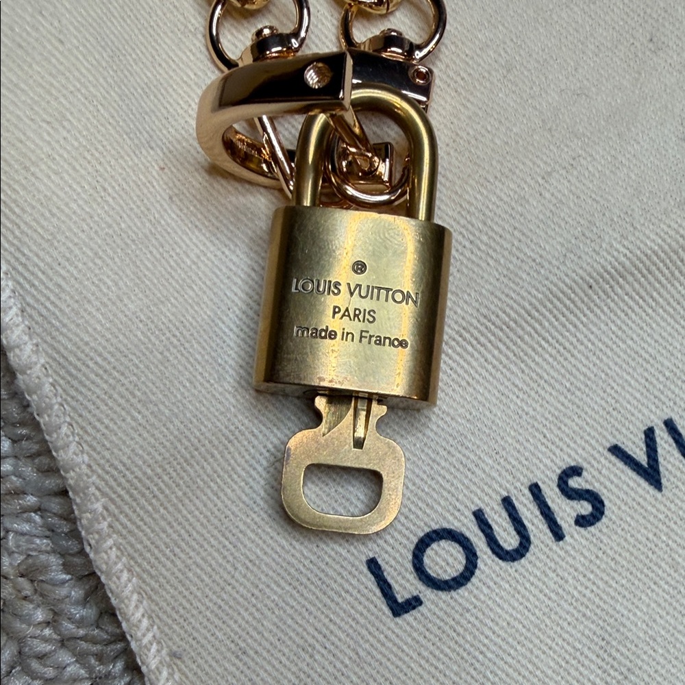 Louis Vuitton Lock and Key #328 with necklace - Picture 4 of 6